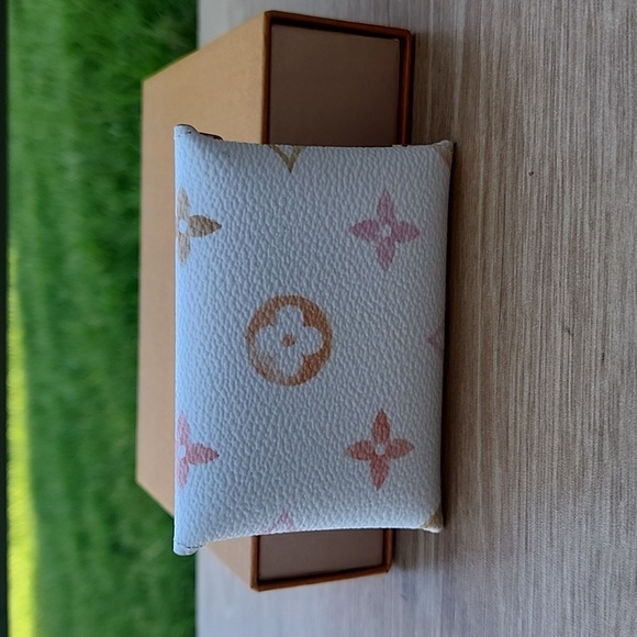 Louis Vuitton Kirigami Pochette in Beige, By the Pool Collection 2023 - Picture 2 of 7